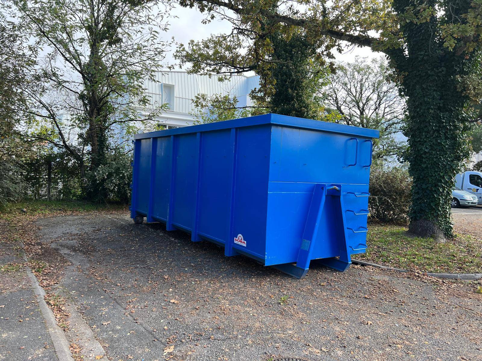 Location de benne de 30m3 pour les déchets encombrants à Mérignac et dans toute la Gironde