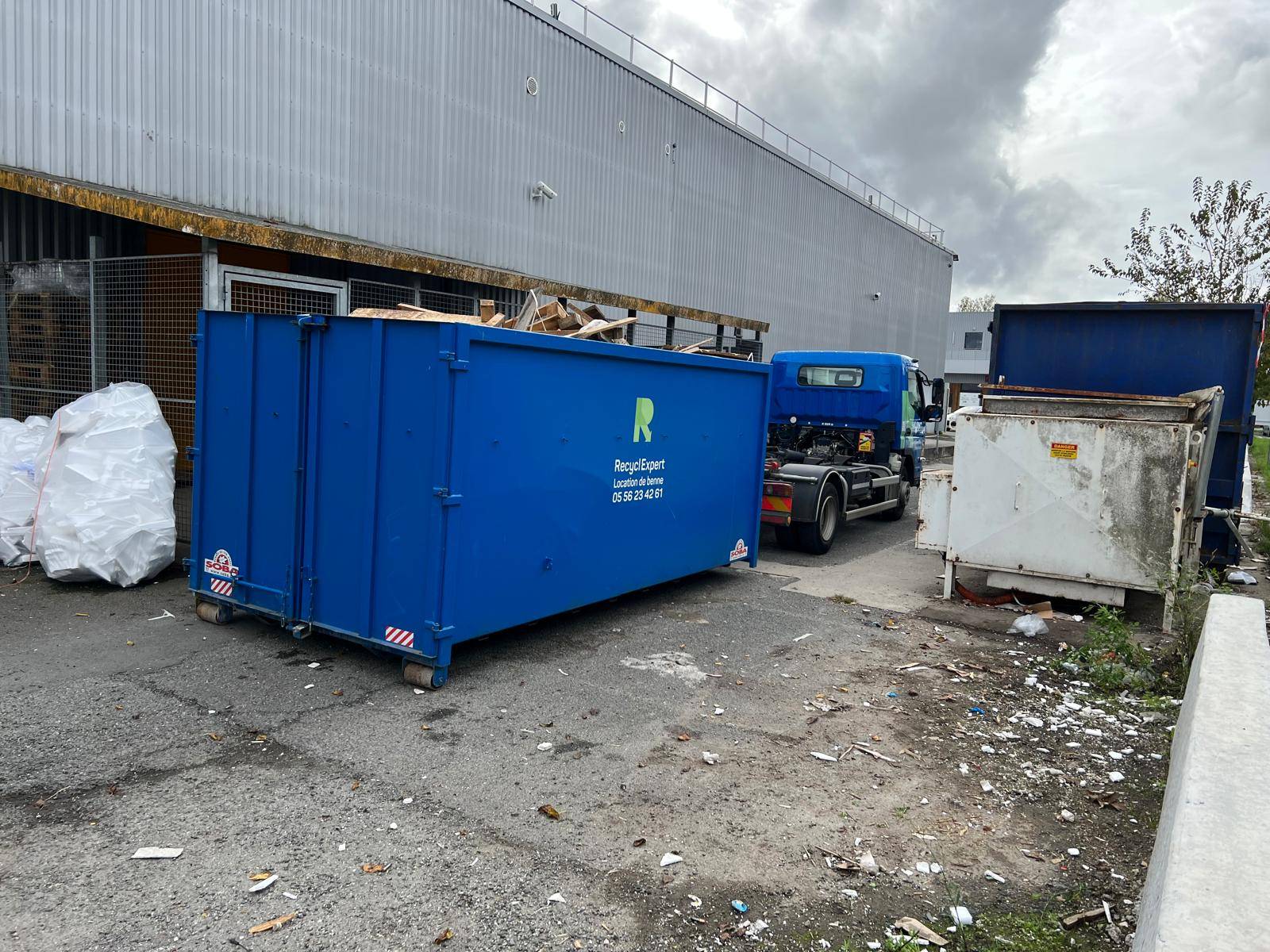 Location de benne de 14m3 pour du DIB à Bordeaux en Gironde 