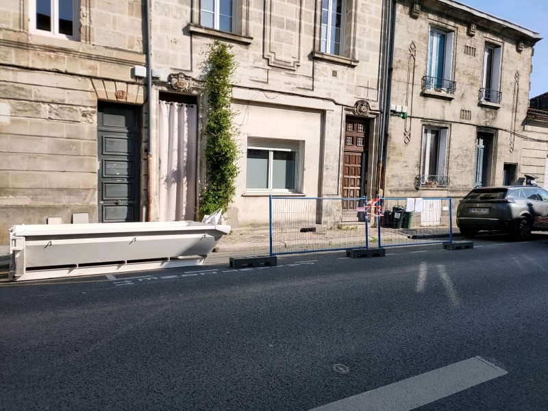 Location d'une petite benne à petit prix sur Bordeaux
