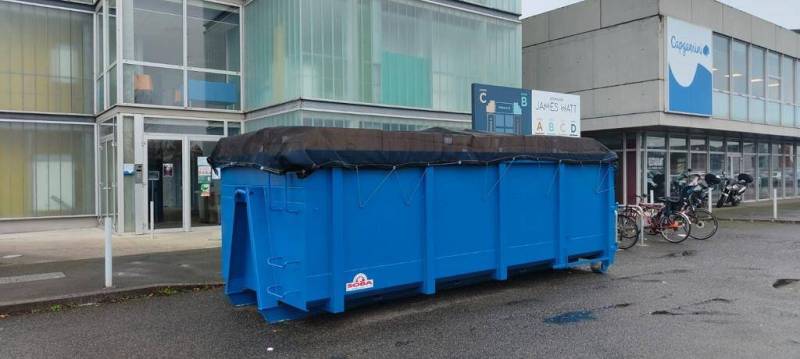 Benne de 30m3 déposé par RecyclExpert sur un gros chantier professionnel à Pessac en Gironde
