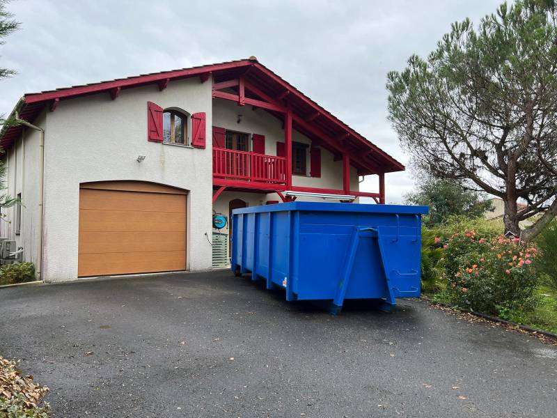 location de benne de 20m3 pour des encombrants à Pessac en Gironde