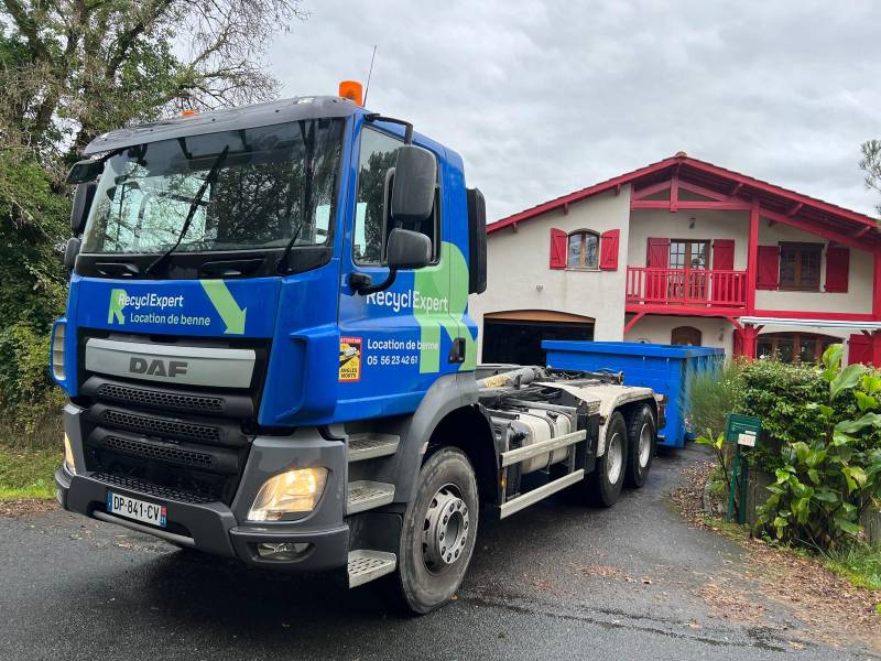 Dépôt d’une benne chez un particulier près de Talence en Gironde par RecyclExpert