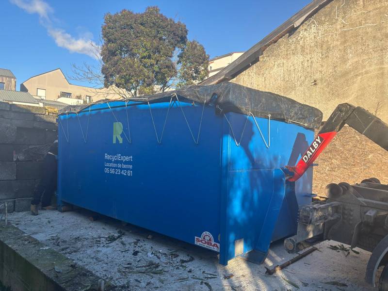 Location de benne de 14m3 pour du DIB à Bordeaux centre en Gironde 