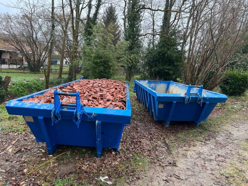 location de benne pour des tuile à Pessac en Gironde 