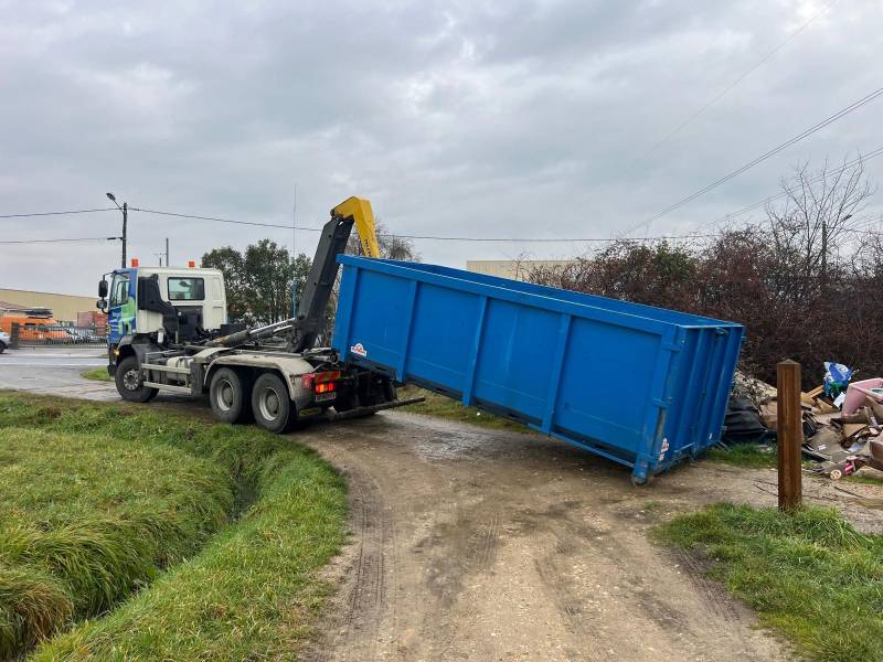 Nettoyage des dépôt sauvages à Pessac et dans toute la Gironde