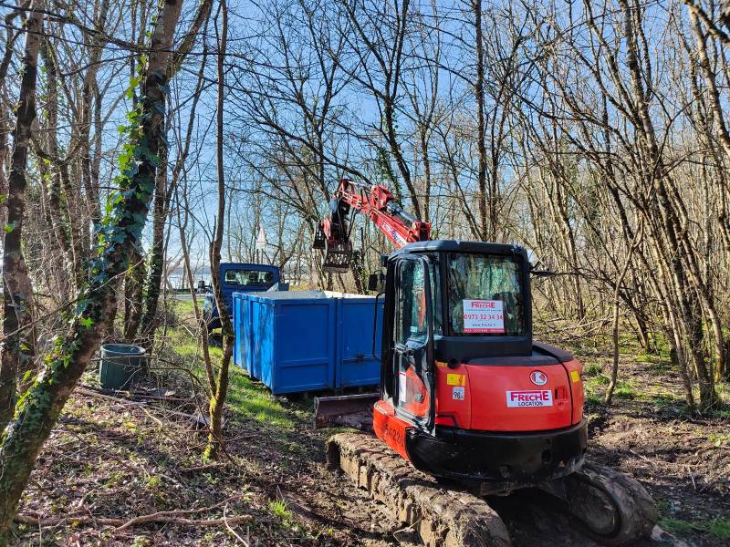 Benne de 14m3 pour nettoyage de dépôts sauvage à Lormont en Gironde
