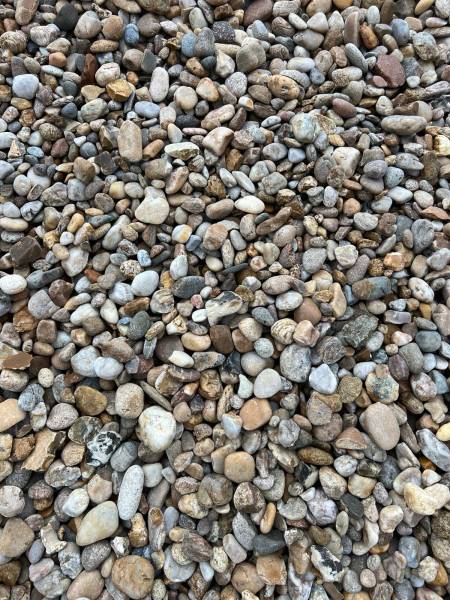 Livraison de Cailloux Roulés Décoratifs à Bâtir à Bordeaux en Gironde