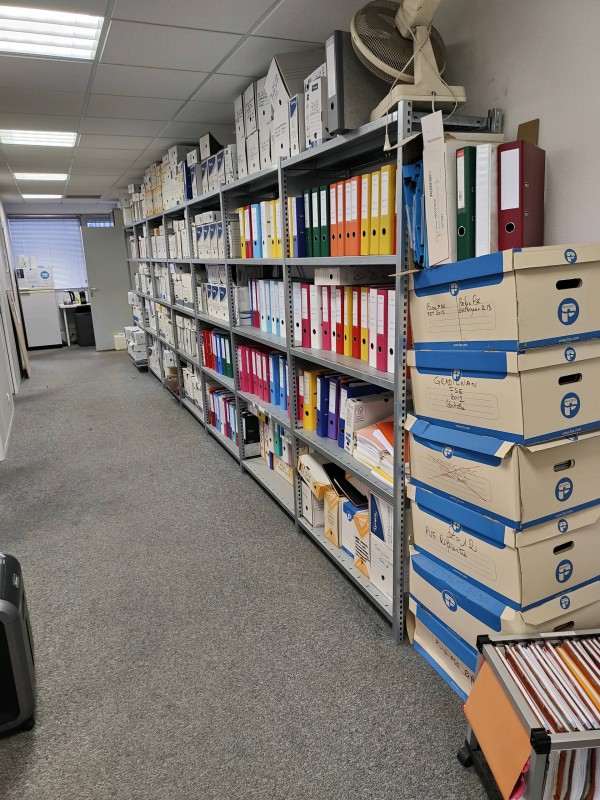 location de benne ou débarras pour évacuation et recyclage des archives confidentielles à Cestas proche de Bordeaux en Gironde