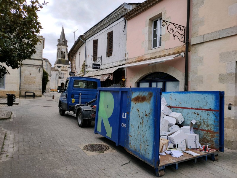 Collecte et destruction des archives confidentielles à Bordeaux.