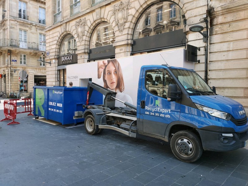 Collecte et recyclage des déchets carton, plastique, bois en centre-ville de Bordeaux
