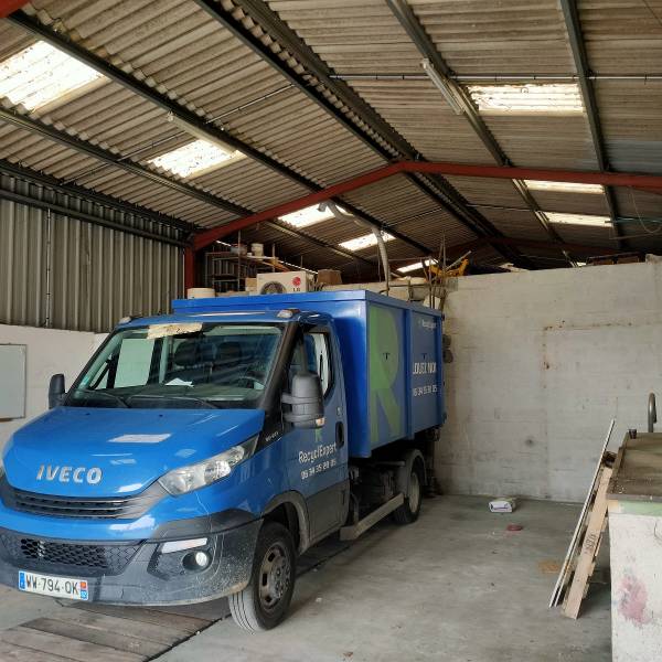 Vidage d'un entrepôt pour un professionnel à Beychac-et-Caillau près de Bordeaux