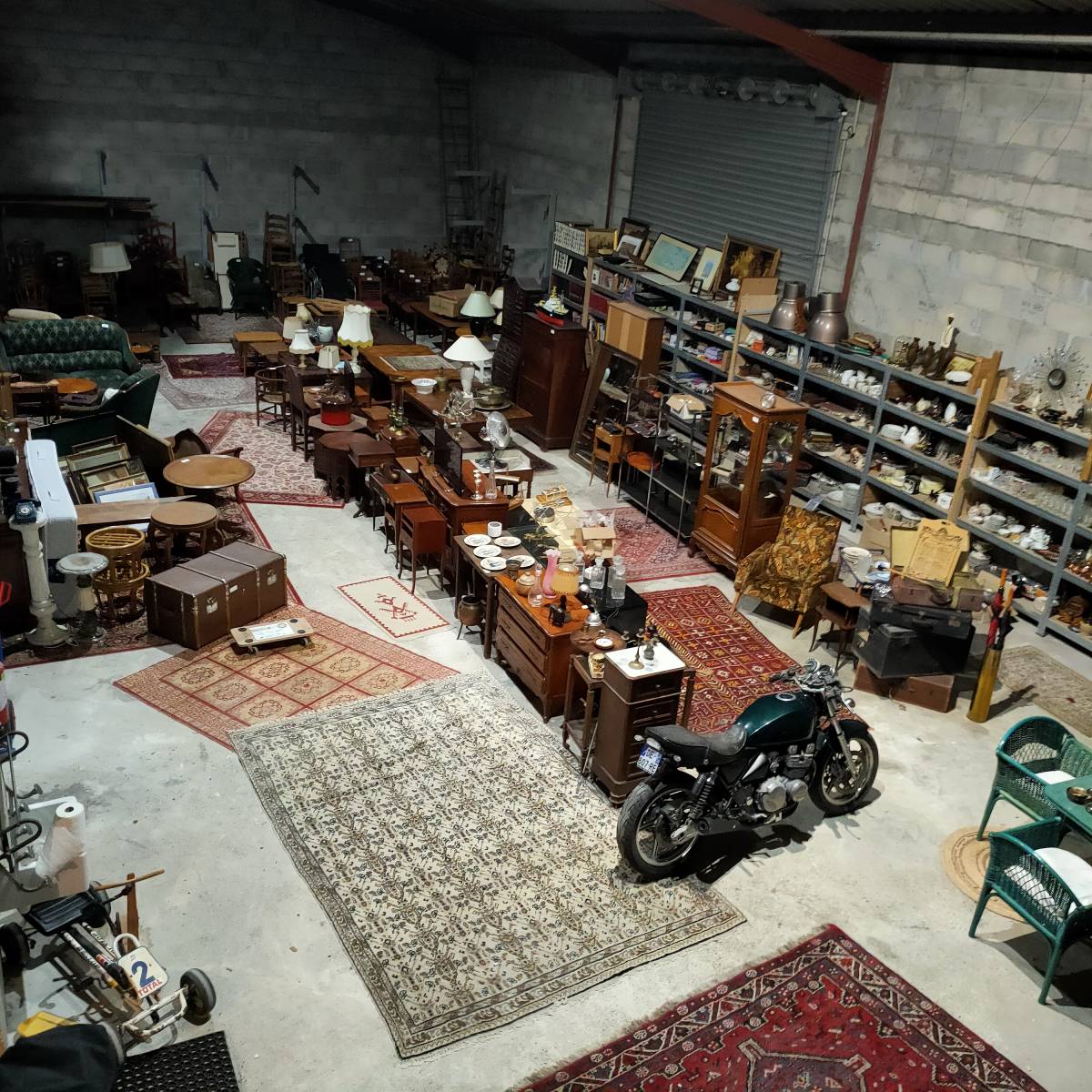 Retrouvez tous nos articles dans notre recyclerie: commodes, miroirs, tables ... à SAINT CAPRAIS DE BORDEAUX.