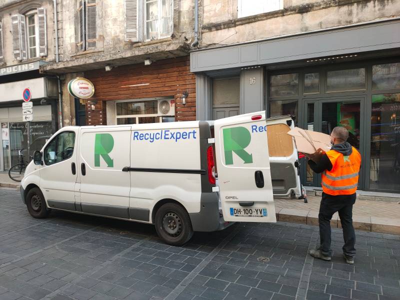 Evacuation, collecte, débarras et recyclage de mes déchets cartons, plastiques, bois en centre ville de Bordeaux en Gironde