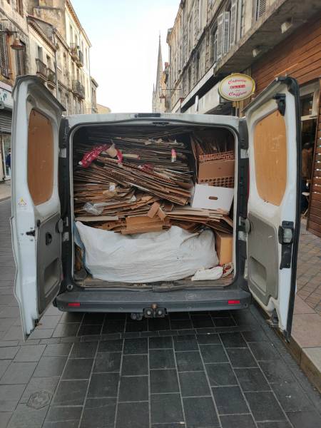 Evacuation, collecte, débarras et recyclage de mes déchets cartons, plastiques, bois en centre ville de Bordeaux en Gironde